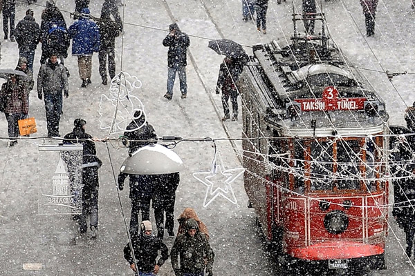 Kar yağarken gök gürültüsü korkuttu