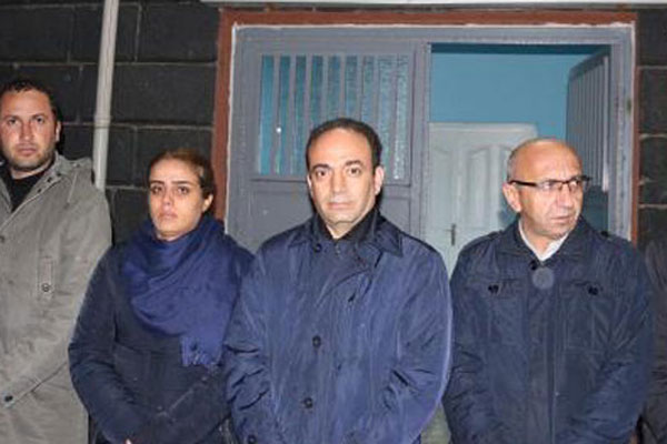 'Hediye paketi yerine, tabutları açıyoruz'