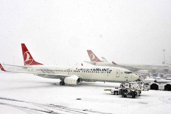 Hava ulaşımına kar engeli