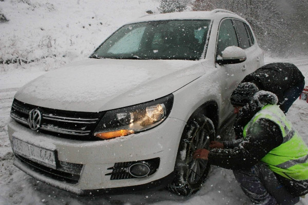 Kar yağışı zincircileri sevindirdi