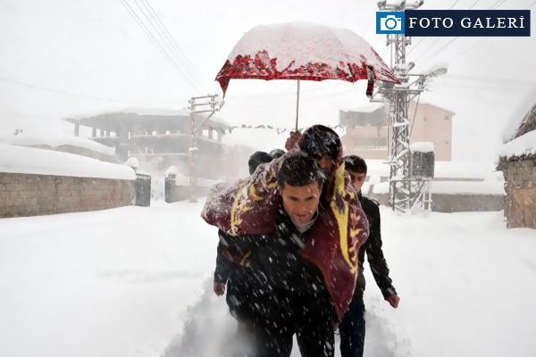 Yaralı kadına hendek zulmü