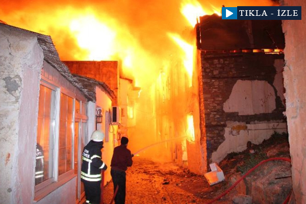 Kuşadasında 12 Tarihi ev kül oldu
