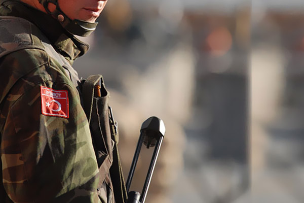 Sur’da 5 asker yaralandı