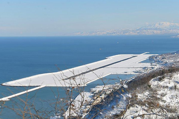 Ordu-Giresun Havalimanı beyaza büründü