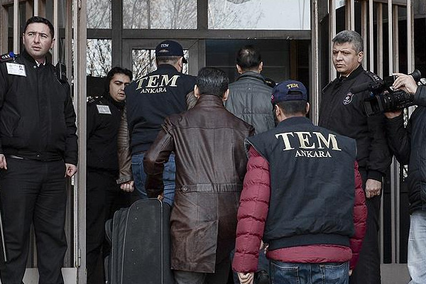 Usulsüz dinleme soruşturmasında 6 tutuklama