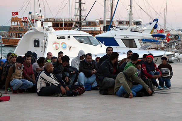 Sahil Güvenlik ekipleri Ege'de 57 kişiyi kurtardı