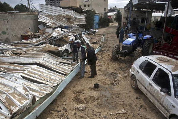 İsrail Gazze'de tarım araçlarını vurdu