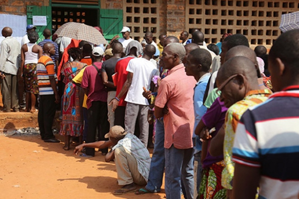 Kritik seçimde eski başkan önde