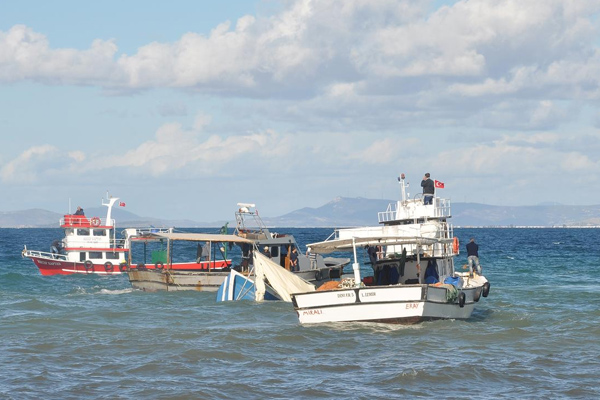 Çanakkale'de balıkçı teknesi battı