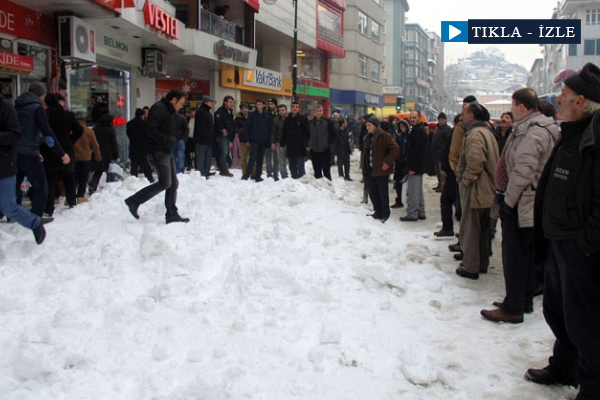 Az daha ölüyorlardı