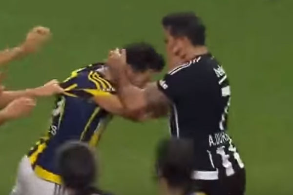 BJK'li ve FB'li futbolcular kavga etti