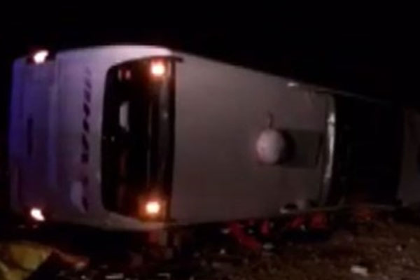 Yolcu otobüsü devrildi: 5 ölü, 25 yaralı