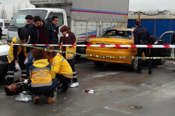 Polis, silahlı gaspçıyı vurdu