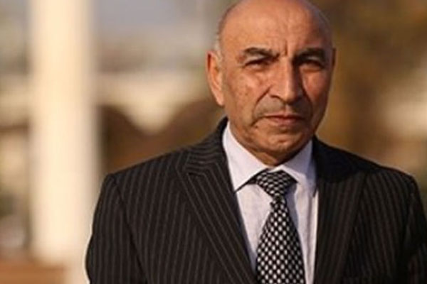 Hendeklerin arkasında kim var?