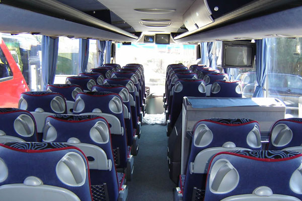 Yolcu otobüsü devrildi: 23 yaralı