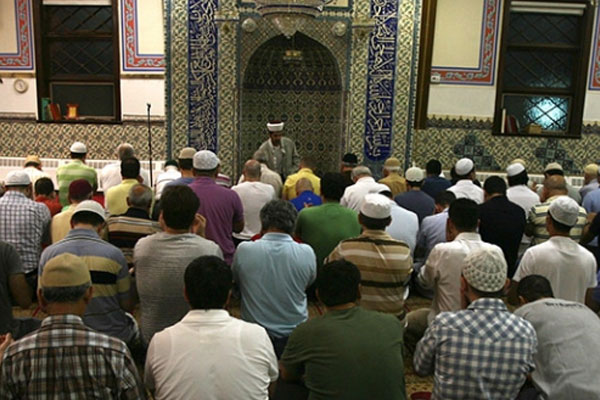 Namaz kılıyorlar diye işten atıldılar