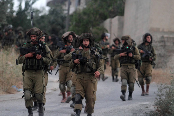 İsrail güçleri Filistinlileri gözaltına aldı