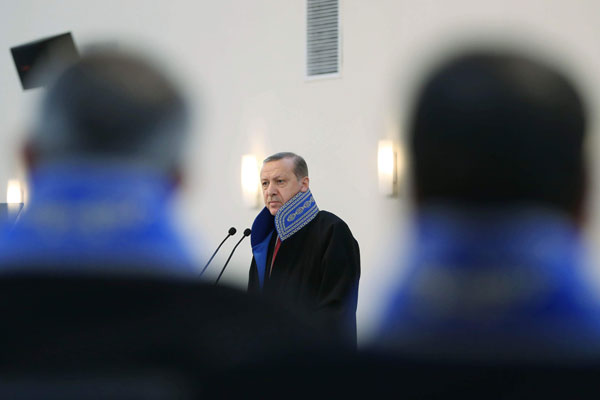 New York Times: Bir çizgiyi daha aştı