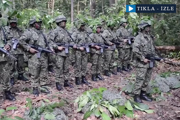 Malezya ordusundan savaş sırasında namaz