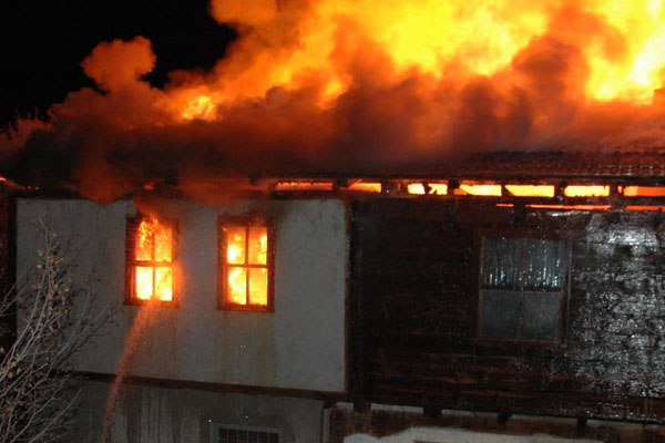 Yangına TOMA müdahalesi