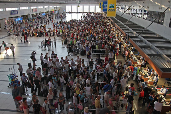 Atatürk Havalimanı'nda hatlar karıştı