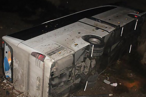 Çanakkale'de otobüs ile otomobil çarpıştı: 4 ölü, 30 yaralı