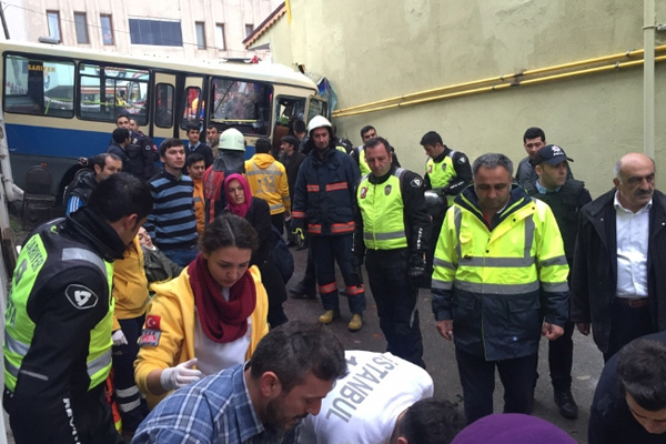 Sarıyer’de minübüs duvara çarptı: 1 ölü