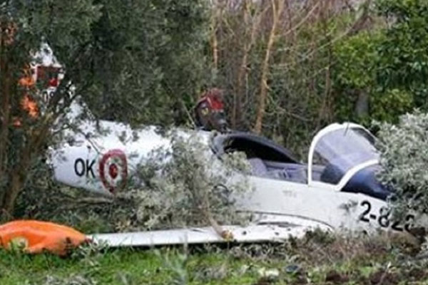 İsveç’te posta uçağı düştü