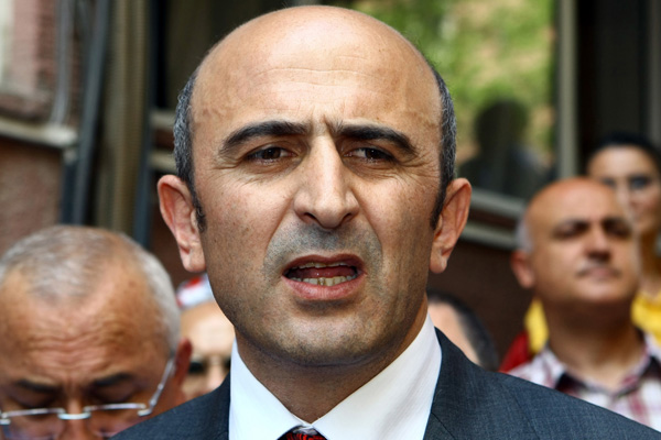 Eminağaoğlu, Cuma namazı izninin iptalini istedi