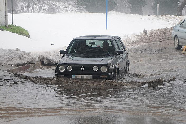 Bartın'da sağanak taşkına neden oldu