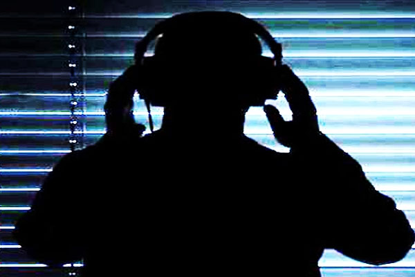 Usulsüz dinlemede 22 kişiye yakalama kararı