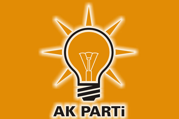 AK Parti milletvekilleri kazada yaralandı