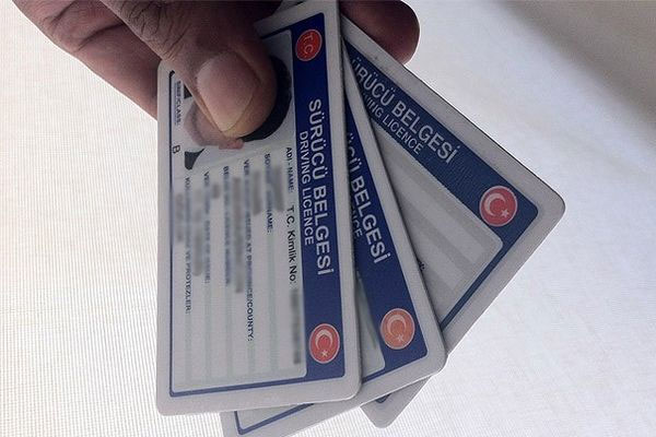 Ehliyetler yenileniyor