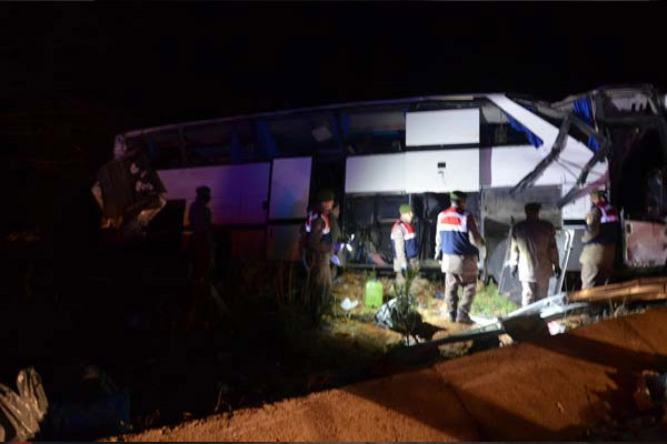 Balıkesir'de otobüs devrildi: 8 ölü