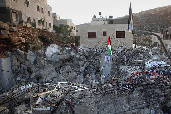 İsrail güçleri Filistinlinin evini yıktı