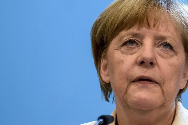 Merkel'den mültecilere tehdit