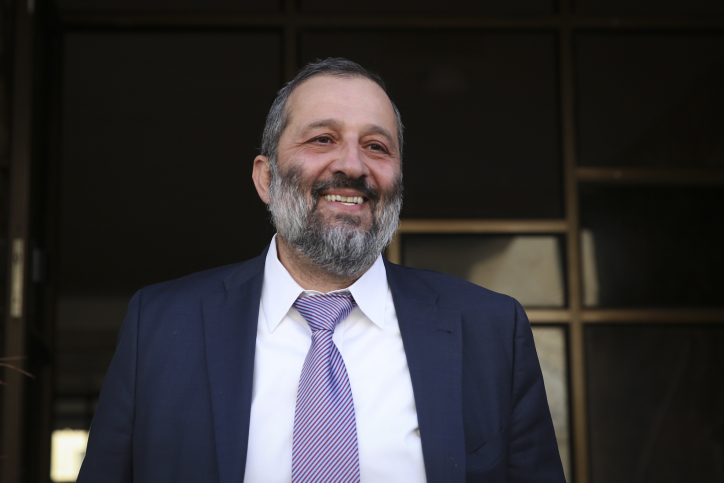 İsrail'e rüşvetçi bakan