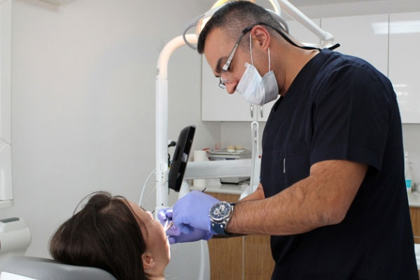 Diş hekiminden örnek hizmet