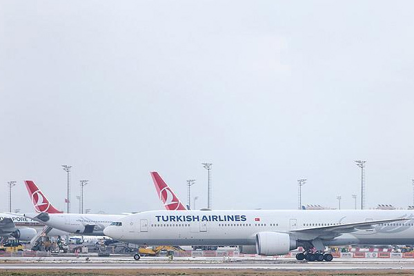 Rus yolcular THY uçağından indirildi