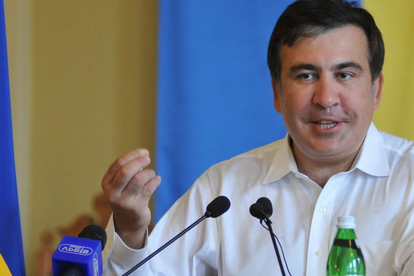 Yolsuzlukla suçladığı danışmanını görevden aldı