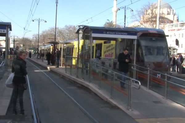 Patlamanın ardından tramvay seferleri durdu