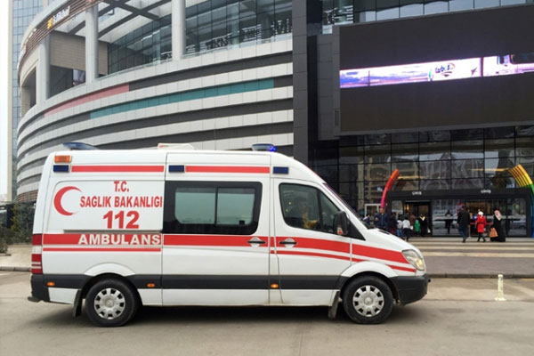 AVM’nin asma tavanı çöktü