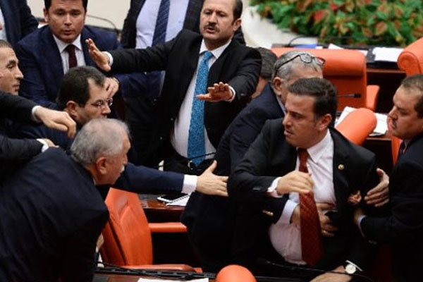 Meclis’te İstiklal Marşı kavgası