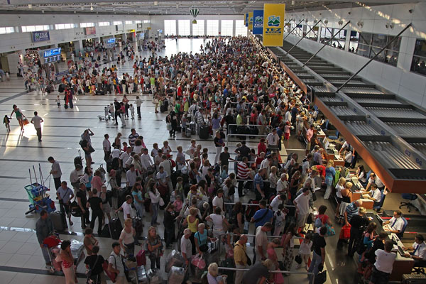 Atatürk Havalimanı'nda bomba paniği