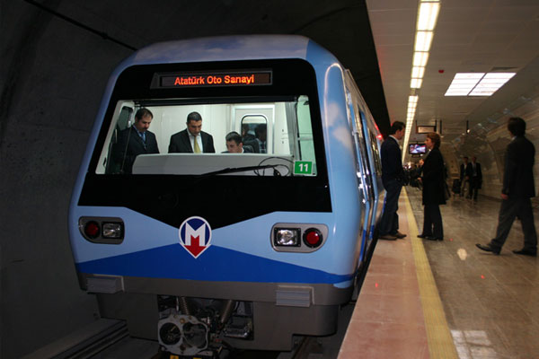 İstanbul'da metro ulaşımı 22 dakika durdu