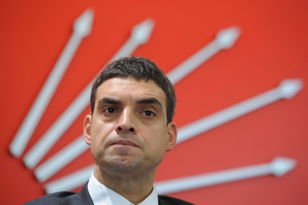 Umut Oran adaylıktan çekildi