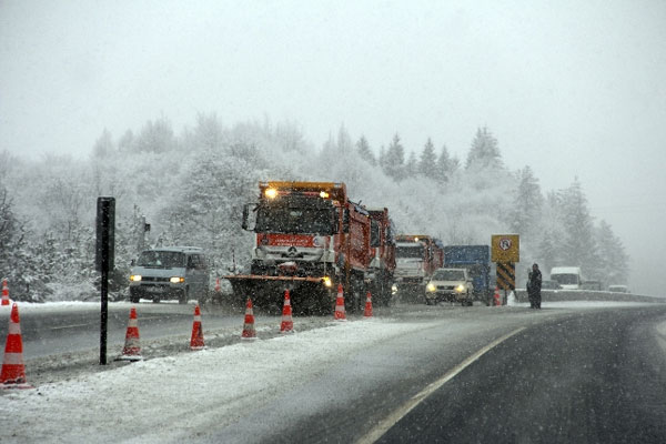 Bolu Dağı Tüneli’nde yoğun kar yağışı