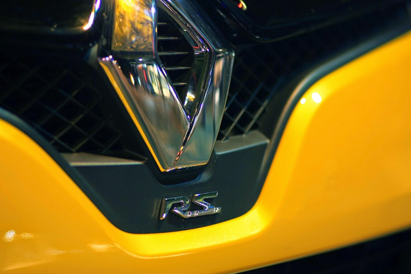 Otomotiv devi Renault'a baskın