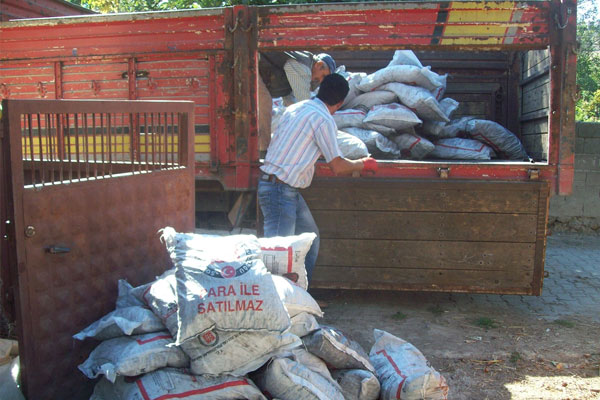 'Fakir ailelere' kömür yardımı