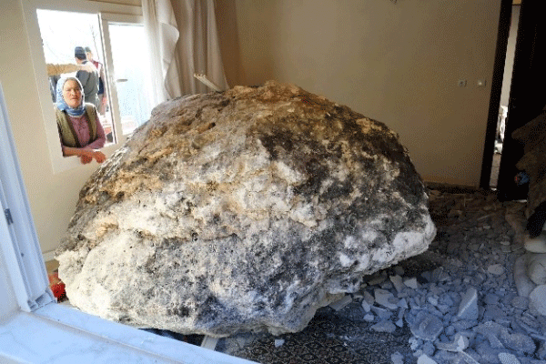 10 tonluk kaya eve girdi